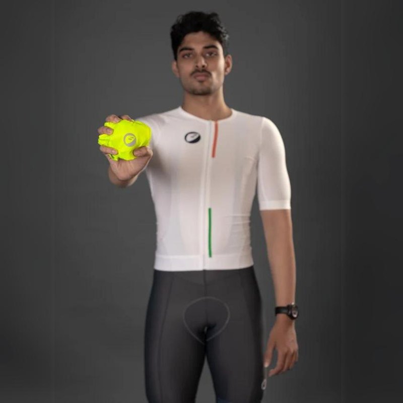 Apace men's sleeveless sports gilet shirt in neon color, lightweight athletic apparel with a front zipper and sleeveless design.