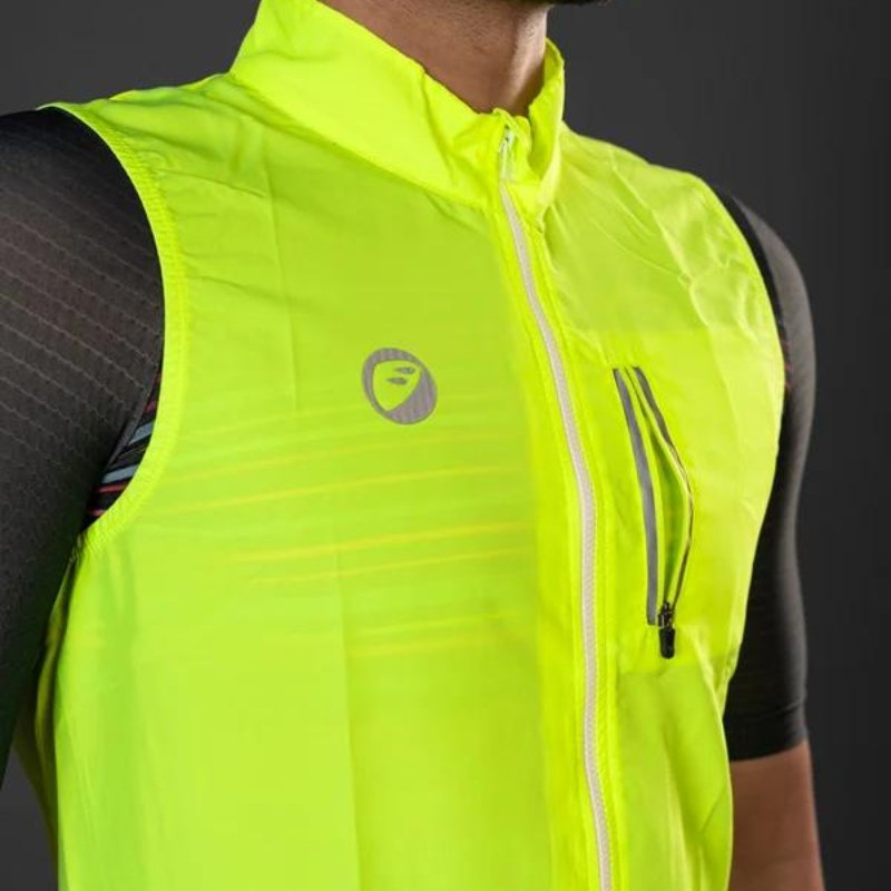 Apace men's sleeveless sports gilet shirt in neon color, lightweight athletic vest with front zipper and breathable fabric.