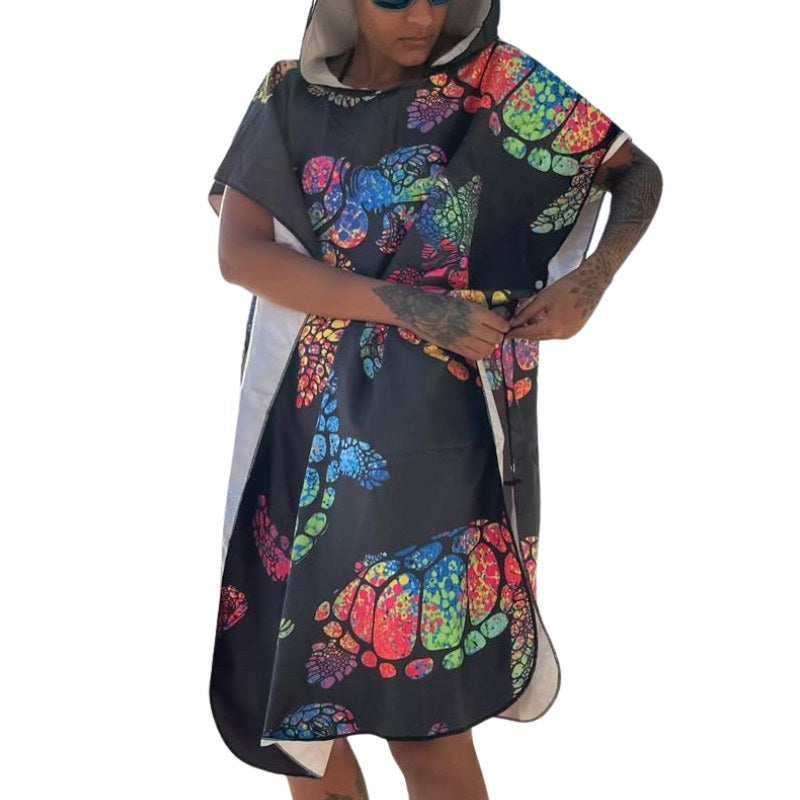 Azen unisex microfiber hooded beach towel in black, featuring a soft, absorbent fabric and a convenient hood design.