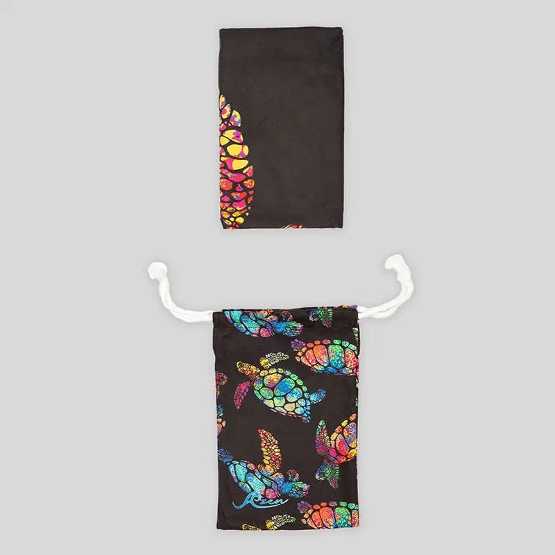 Azen unisex microfiber hooded beach towel in black, featuring a soft, absorbent material with a hood for versatile beach use.