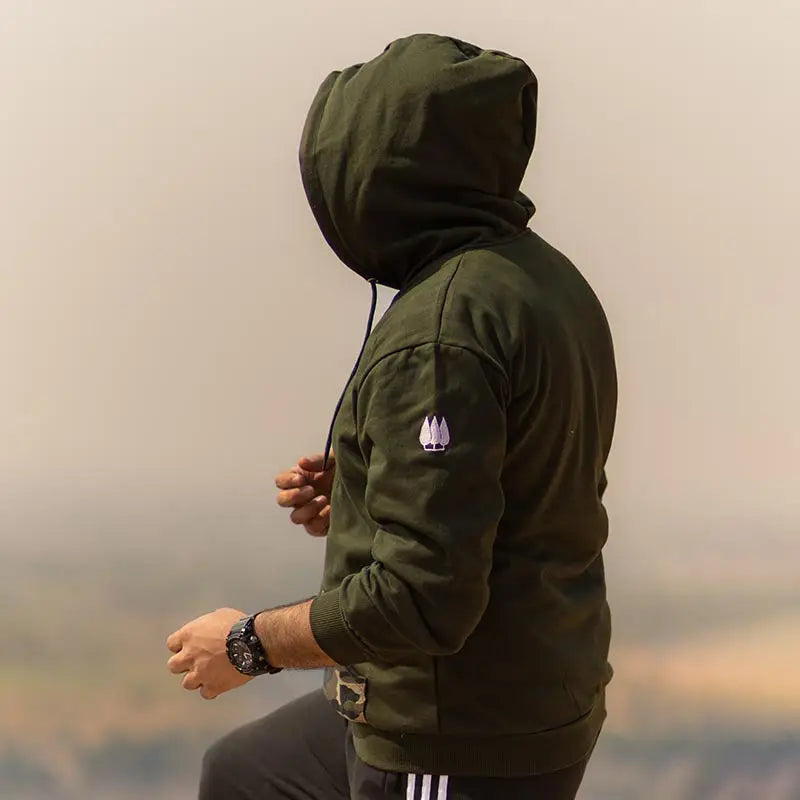 Clawear men's Himalayan hoodie in green with front pocket and drawstring hood, casual outdoor style.