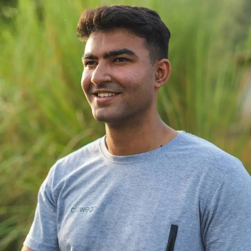 Clawear men's Jhalana T-shirt with side zip in grey, casual fit, made from soft fabric, featuring a modern design.