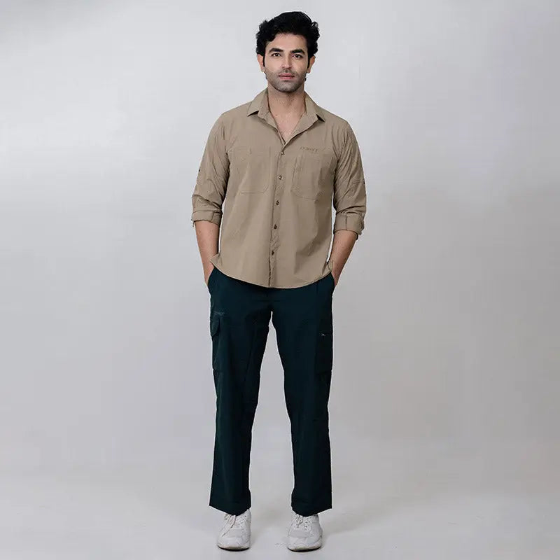 Clawear men's Masai cargo pants with multiple pockets in green fabric, casual style, suitable for outdoor and everyday wear.