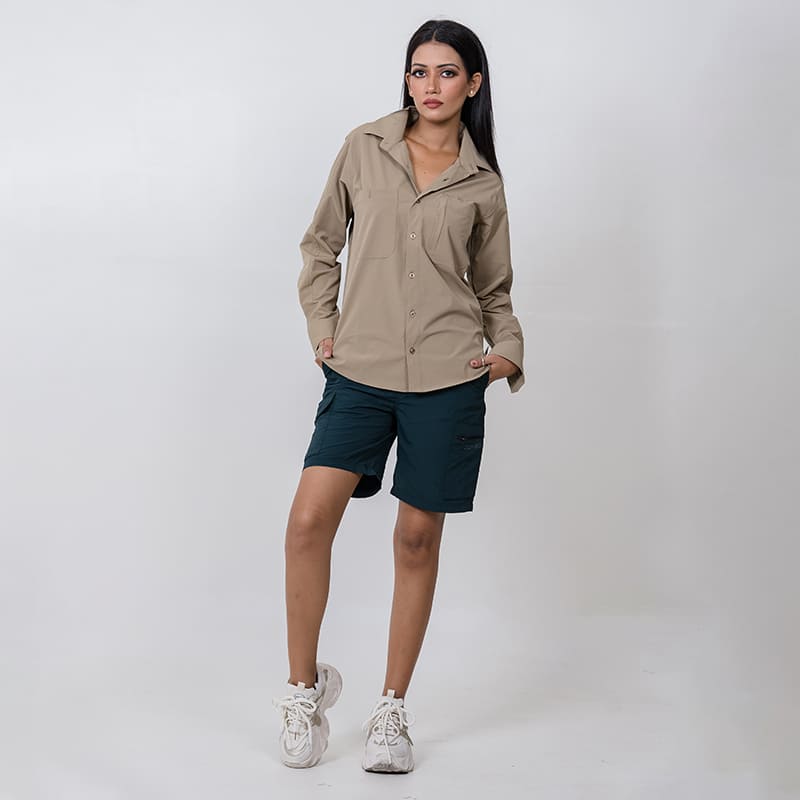 Clawear Women's Mara Cargo Shorts in green, lightweight casual shorts with multiple pockets, high-waisted fit and relaxed style.