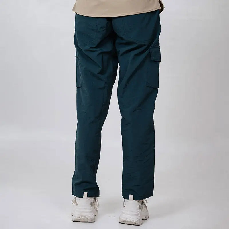 Clawear women's Masai cargo pants in green, featuring multiple pockets and a relaxed fit, made of durable fabric.
