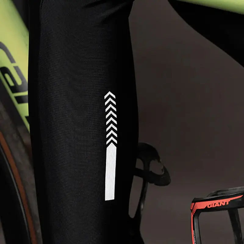 Apace men's gel padded cycling full tights in black, designed for comfort and performance during bike rides.