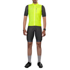 Apace men's sleeveless sports gilet shirt in neon color, lightweight athletic vest with front zipper and breathable fabric.