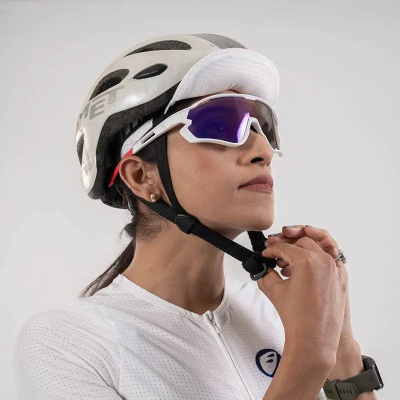 Apace unisex cycling hustle cap made of lightweight headwear fabric, featuring a curved brim and adjustable strap.