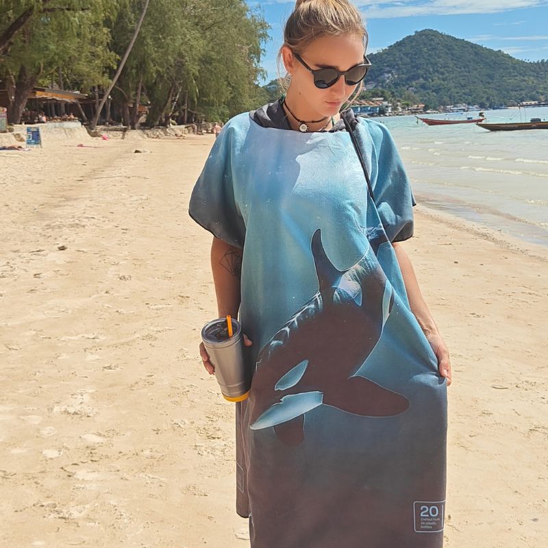 Azen unisex lightweight microfiber hooded beach towel with a hood, shown spread out with a blue and white pattern.