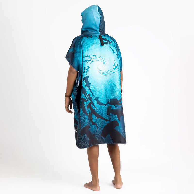 A unisex Azen microfiber hooded beach towel featuring a colorful pattern, perfect for drying off and lounging at the beach.