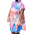 Pink Azen unisex microfiber hooded beach towel with soft, absorbent fabric and a spacious hood, perfect for swimming and beach outings.