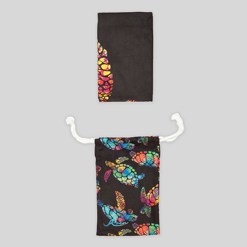 Azen unisex microfiber hooded beach towel in black, featuring a soft, absorbent material with a hood for versatile beach use.