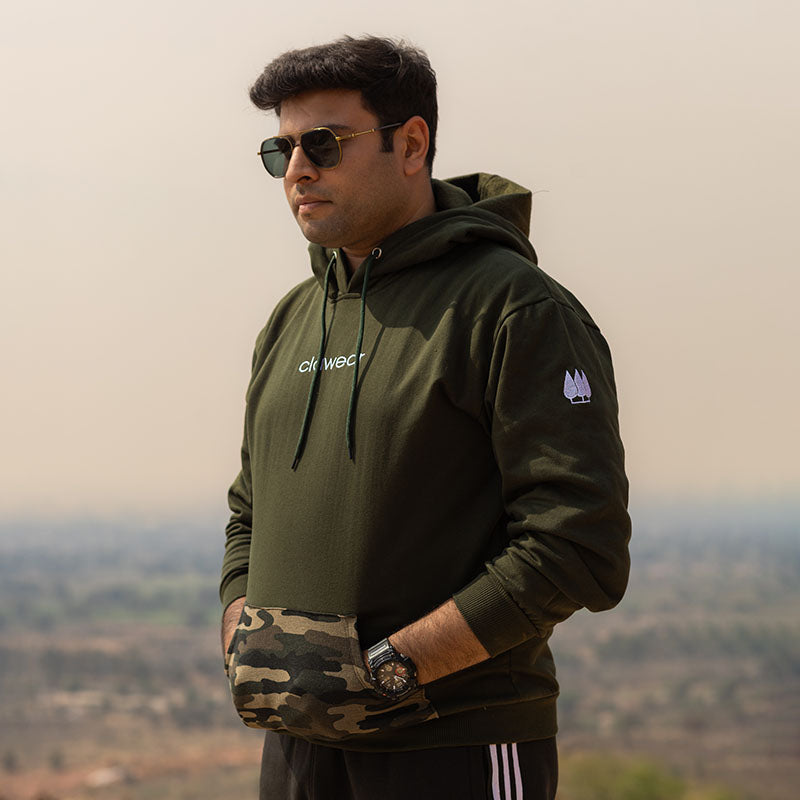 Clawear men's Himalayan hoodie in green with a front pocket and adjustable drawstrings, casual and comfortable for everyday wear.