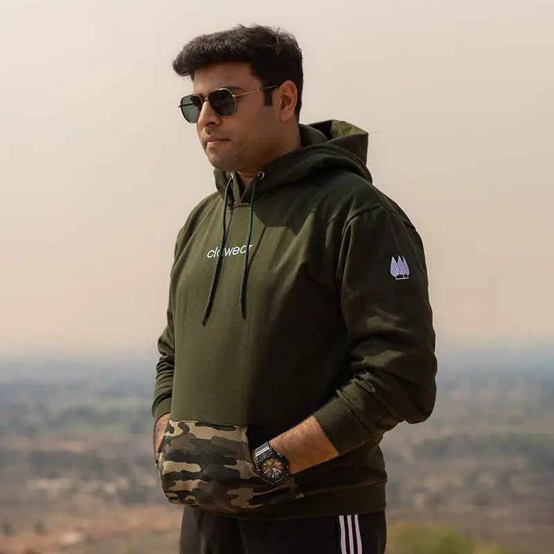Clawear men's Himalayan hoodie in green with a front pocket and adjustable drawstrings, casual and comfortable for everyday wear.