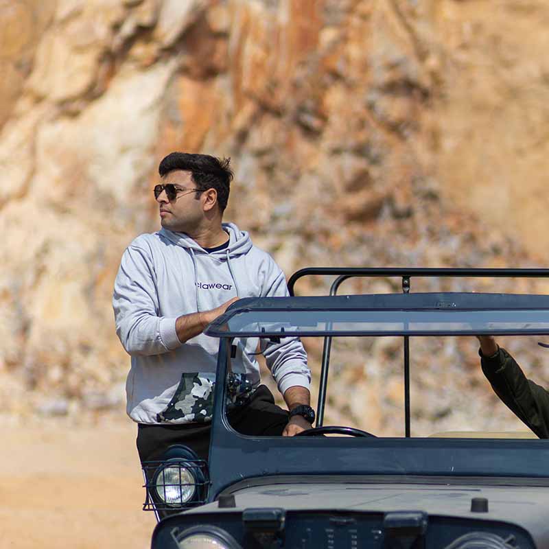 Clawear men's Himalayan hoodie in gray, featuring a cozy fit and casual style, with a front pocket and hood.