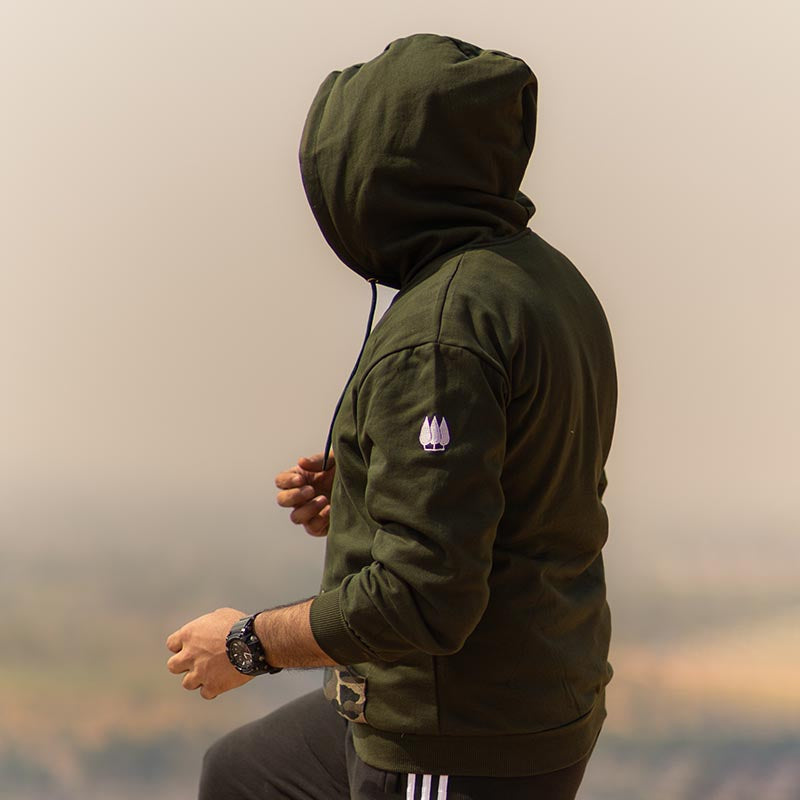 Clawear men's Himalayan hoodie in green with front pocket and drawstring hood, casual outdoor style.