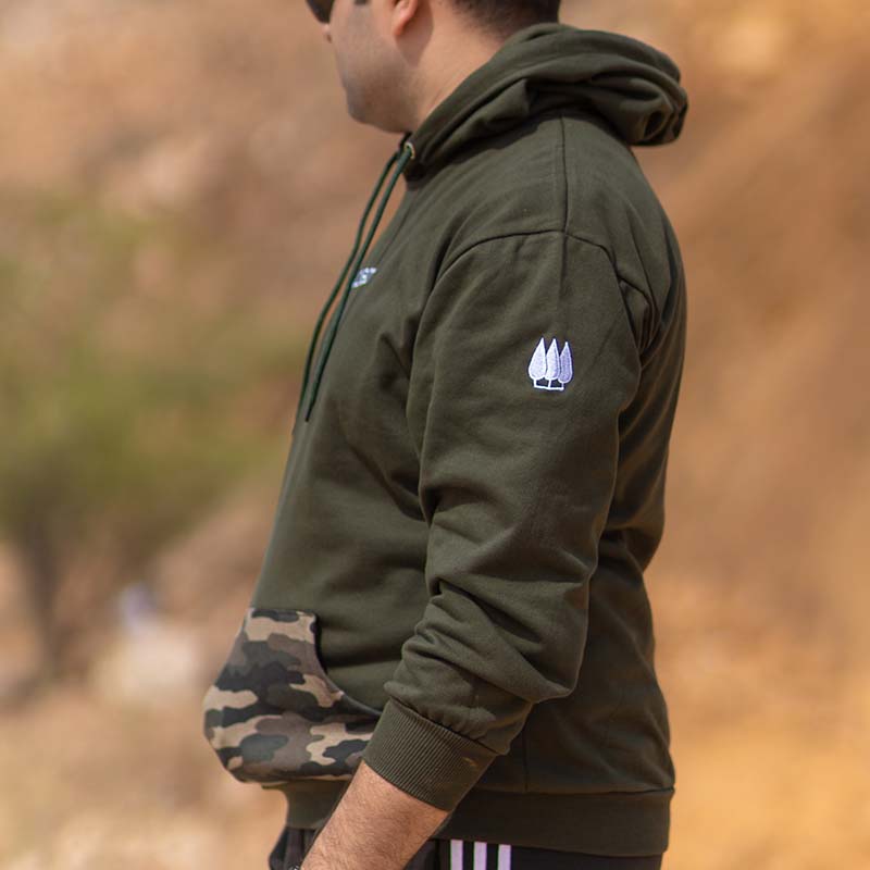 Green Himalayan hoodie for men by Clawear, featuring a cozy design and front pocket, ideal for casual wear.