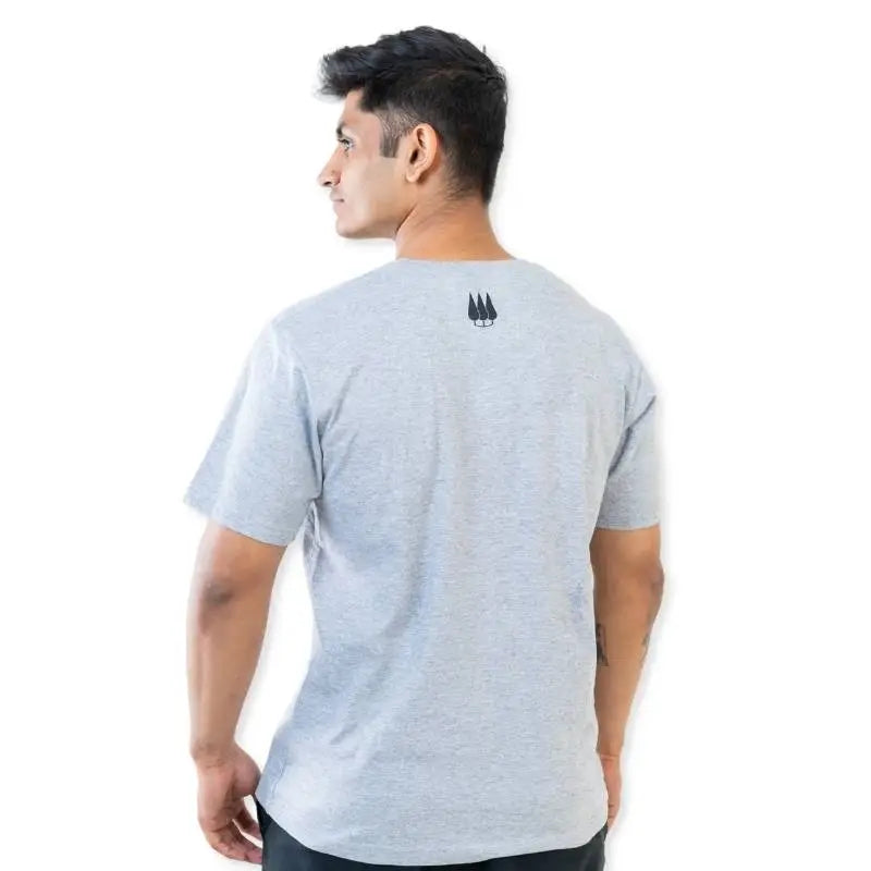 Clawear men's Jhalana T-shirt with side zip, featuring a casual fit and graphic design in grey, shown on a model.