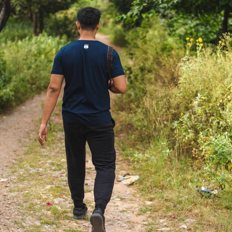 Clawear men's Kaziranga T-shirt with front pocket in blue, casual fit, soft cotton fabric, displayed flat on a white background.