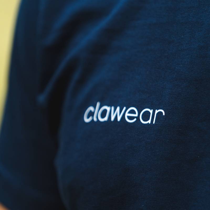 Blue Clawear men's Kaziranga T-shirt with chest pocket, featuring a casual fit and comfortable cotton fabric.