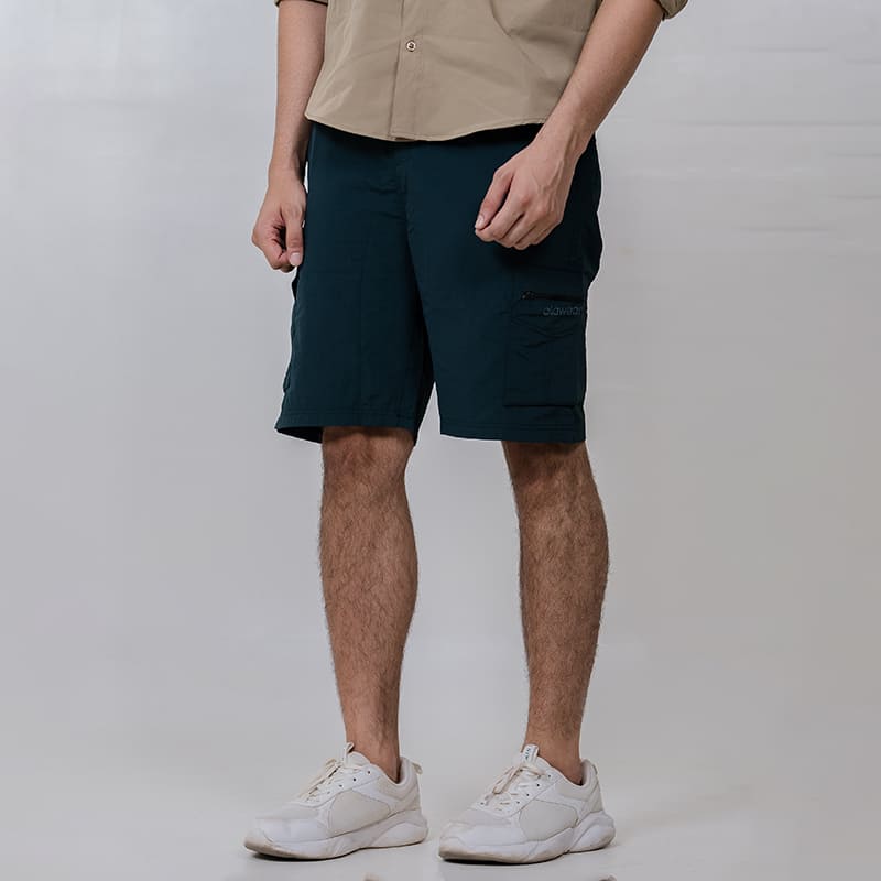 Clawear men's Mara cargo shorts in green, featuring multiple pockets and a casual fit, perfect for outdoor and everyday wear.