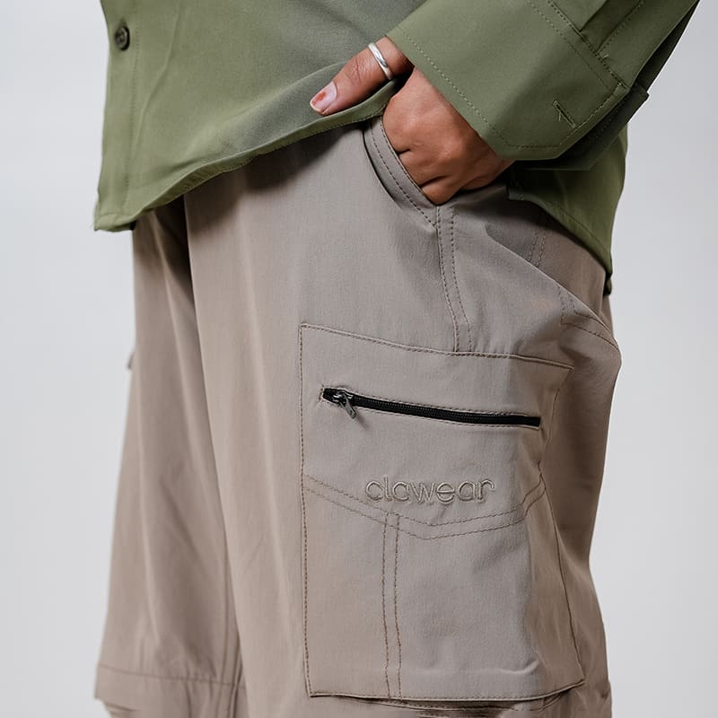 Clawear Women's Kuno Convertible Cargo Pants in black, featuring multiple pockets and adjustable hems for versatile style.