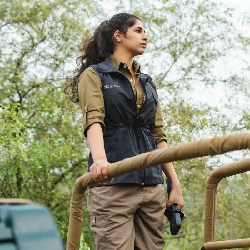 Clawear women's Sundarbans utility vest jacket in grey, featuring multiple pockets and a durable design for outdoor use.
