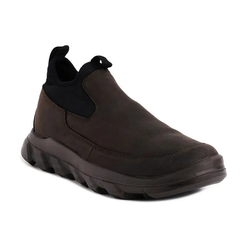 Ergon men's outdoor water-resistant leather shoes with sturdy soles and sleek design, ideal for hiking and outdoor activities.