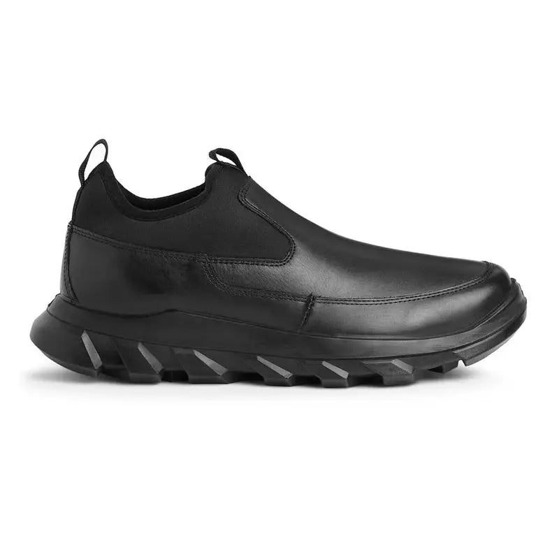 Ergon men's outdoor water-resistant leather shoes in black, featuring sturdy soles and ankle support for outdoor activities.