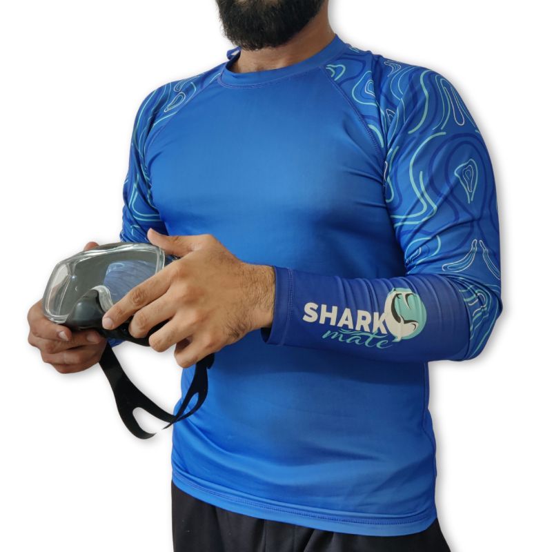 Juvenile angelfish swimming underwater with a men's Shark Mate full sleeve UV rash guard T-shirt for water sports.